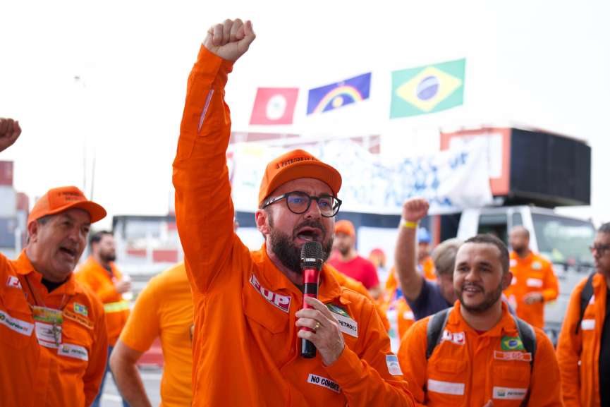 Manifestação em frente a refinaria Abreu e Lima
